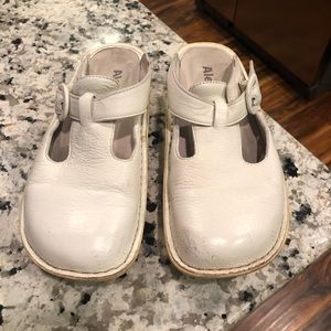 alegria open back clogs